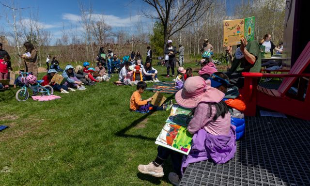 kids reading outdoors
